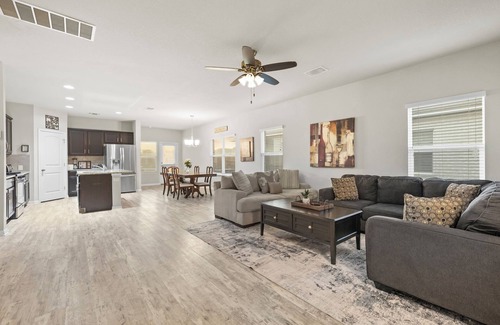 Round Rock Apartamento | Elegant Home with Cozy Vibes