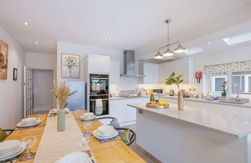 Northampton Casa | Central House - Sleeps 8 - Free Parking - FastWifi