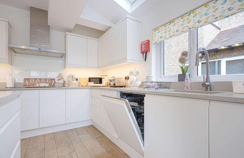 Northampton Casa | Central House - Sleeps 8 - Free Parking - FastWifi