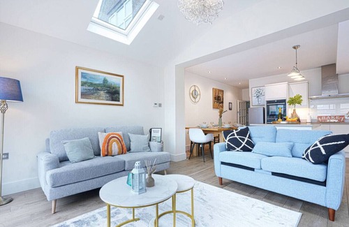Northampton Casa | Central House - Sleeps 8 - Free Parking - FastWifi