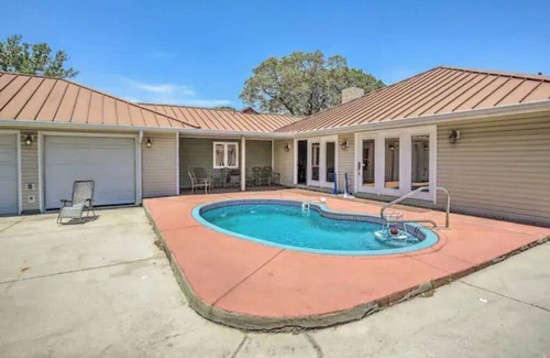 Myrtle Beach Casa | Elegant, Huge, 4King/Private Pool/Huge Yard/GameGarage/Rooftop Deck w Ocean View