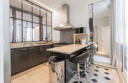 Saint-Gervais Apartamento | Elegant Île Saint-Louis Apartment Near Notre Dame and the Seine