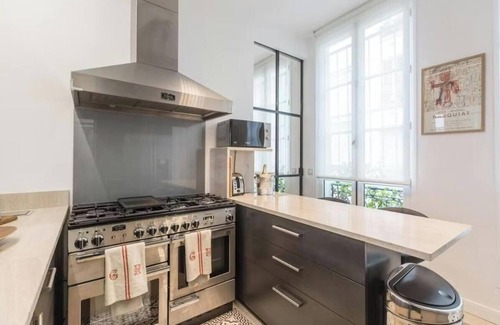 Saint-Gervais Apartamento | Elegant Île Saint-Louis Apartment Near Notre Dame and the Seine