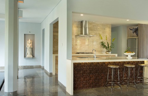 Kemenuh Villa | Elegante, íntima, lujosa villa contemporánea balinesa en un pueblo tradicional