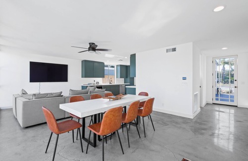 Huntington Harbour Casa | Elegant Island Oasis in Huntington Beach, California's Heart.