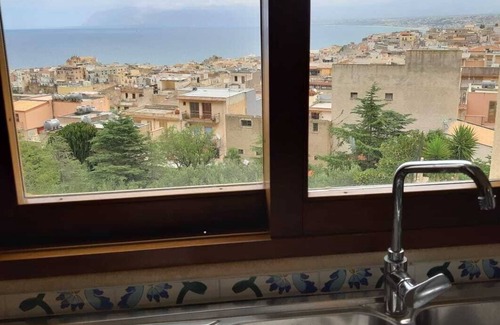 Castellammare del Golfo Casa | Elegante casa panorámica con gran terraza con vistas al mar.