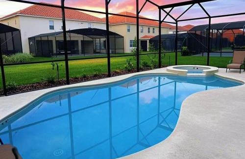 Loughman Casa | Elegant King or Queen Suite Rooms -Private Bath-5 Star Resort-Pool-SPA-Club-Disney-Water Park-WiFi-Smart TV