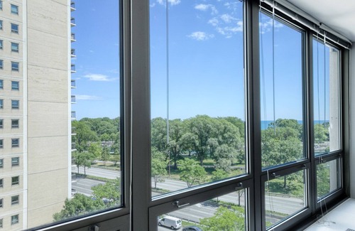 Lake View East Apartamento | Elegant Lakeview 1BR w/ Gym, Pool, 1 block to Lincoln Park, by Blueground