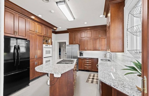 Lancaster Casa | Elegant Lancaster Mansion w/ Gameroom & Firepit- Walk To Downtown Lancaster!