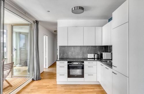 Vienna Apartamento | Elegant Leopoldstadt 2BR w/ Loggia, Gym & Sauna, near U2, by Blueground