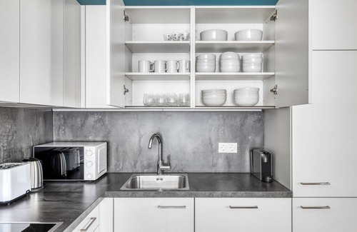 Vienna Apartamento | Elegant Leopoldstadt 2BR w/ Loggia, Gym & Sauna, near U2, by Blueground