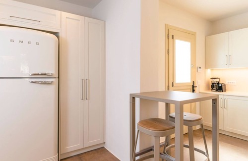 Platis Gialos Villa | Elegant Lino Villa Near Scorpios
