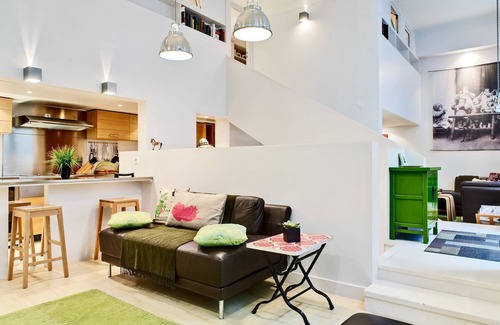 Saint-Merri Apartamento | Elegant Loft in Historic Parisian Mansion with Courtyard Charm