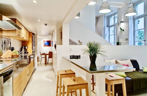 Saint-Merri Apartamento | Elegant Loft in Historic Parisian Mansion with Courtyard Charm