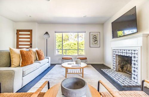 Bixby Knolls Casa | Elegant Long Beach Getaway - 2 Units & Patio