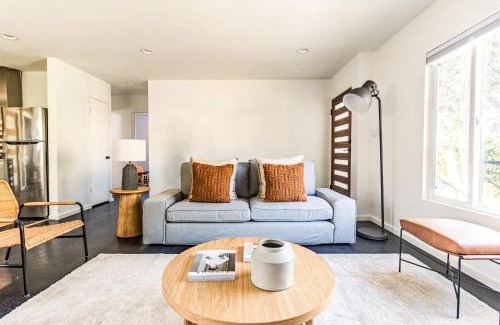 Bixby Knolls Casa | Elegant Long Beach Getaway - 2 Units & Patio
