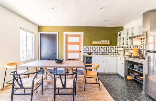 Bixby Knolls Casa | Elegant Long Beach Getaway - 2 Units & Patio