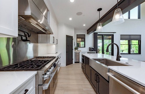 McHenry Casa | Elegant Luxury Lodge w/ Views, Hot Tub & Games