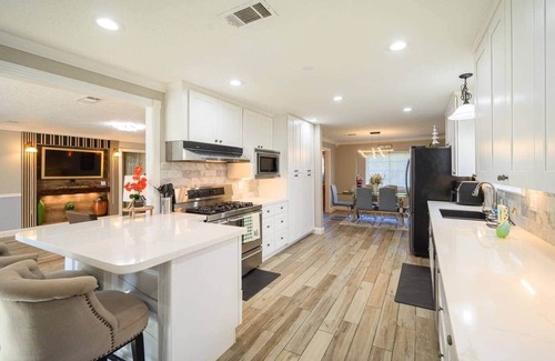 Grogan's Mill Casa | Elegant Luxury Retreat in the Woods with Private Pool, Close to Woodland Malls