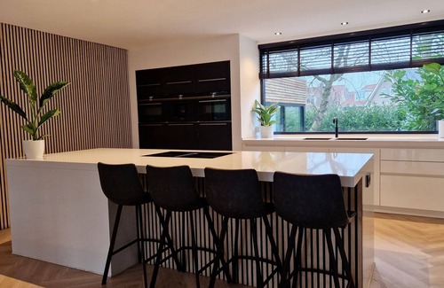 Leidschenveen-Ypenburg Casa | Elegant Luxury Villa with Large Garden, Near Beach & City