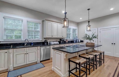 Riverside Casa | Elegant Mansion on Park in Historic Avondale