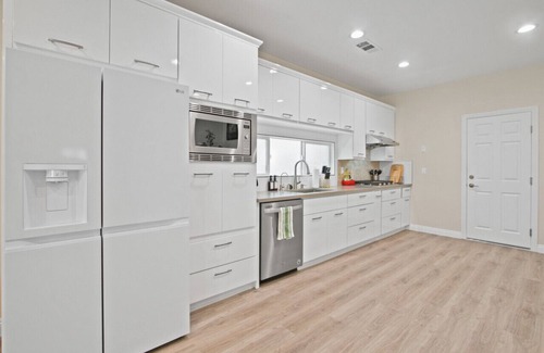 San Gabriel Casa | Elegant Midtown Getaway
