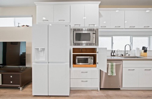 San Gabriel Casa | Elegant Midtown Getaway