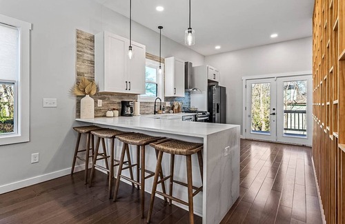 Washington Park Casa | Elegant Mini Mansion w/ HotTub, Movie Theater, Bar & Yoga! Downtown, Sleeps 16