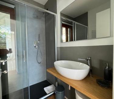 Portovenere Apartamento | Elegant modern and bright flat with splendid terrace overlooking the sea and Palmaria Island Modern designer interior accommodates up to six people