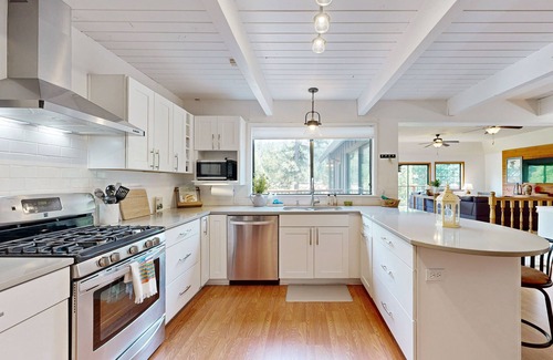 Twain Harte Casa | Elegant Mountain Getaway with Stunning Deck Views and a Relaxing Hot Tub