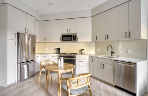 Sunnyvale West Apartamento | Elegant Mountain View 1BR w/ W/D, Pool & Gym, nr tech HQs, by Blueground