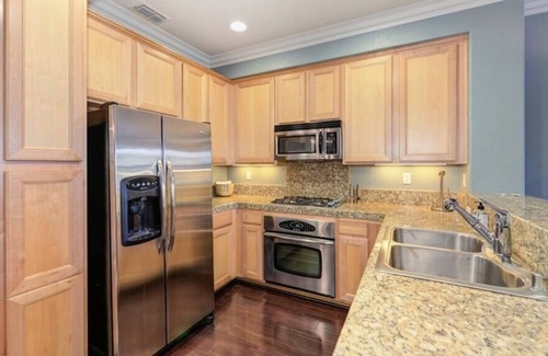 North Natomas Casa | Elegant Natomas Town-home For Business Travelers!