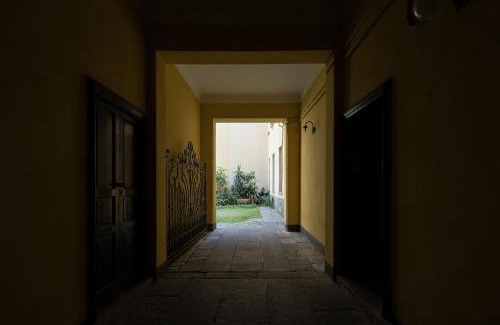 Porta Genova Apartamento | Elegant naviglio cool area large 5 pax with elevator