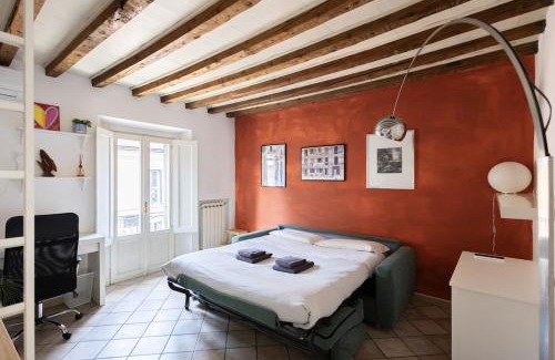 Porta Genova Apartamento | Elegant naviglio cool area large 5 pax with elevator