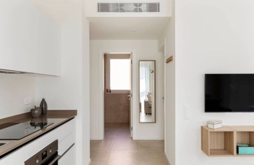 Lugano Apartamento | Elegant new Apt with AC, private balcony & garage