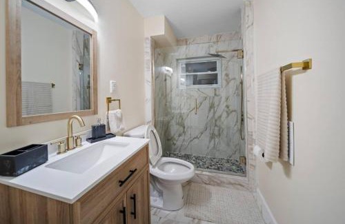 Shelby Township Casa | Elegant Oasis 4 Bedroom Home Away from Home