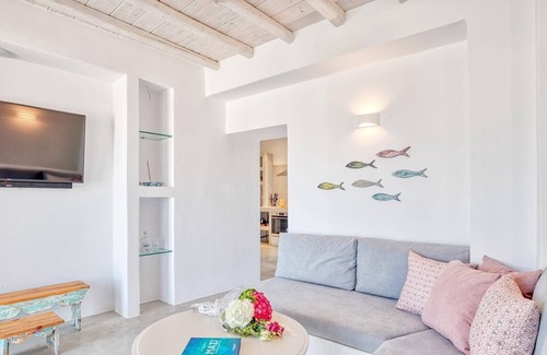 Ampelas Villa | Elegant Paros Villa | Designed for Joy & Relaxation | Villa Gigi | Naoussa