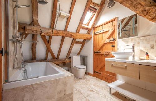 Snitterfield Casa | Elegant peaceful barn in rural village setting close to Stratford upon Avon