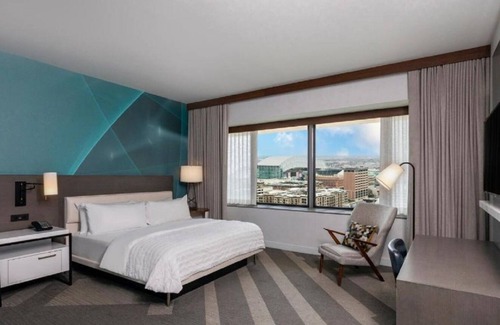 Central Business District Hotel | Elegant Pet Friendly Suite Near George R Brown Ctr