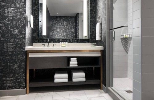 Central Business District Hotel | Elegant Pet Friendly Suite Near George R Brown Ctr