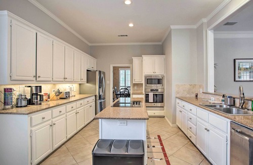 Plano Casa | Elegant Plano Home w/ Private Outdoor Pool!
