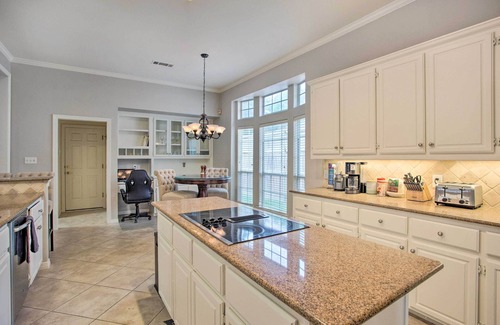 Plano Casa | Elegant Plano Home w/ Private Outdoor Pool!
