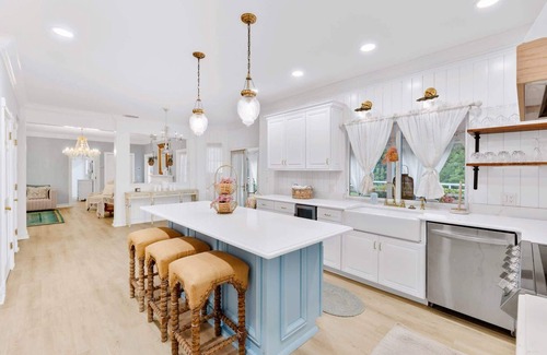 Biggar Casa | ELEGANT, PRIVATE, OLD SOUTH FLORIDA ESTATE, NEW SLEEPS 18 TO 20 LARGE FAMILIES,