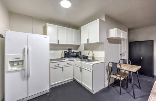Las Vegas Casa | Elegant Private Studio! Sleeps 4! 10Min to Strip