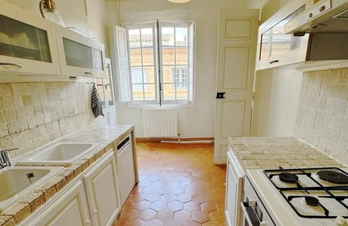 Mazarin Quarter Apartamento | Elegant Rare Historic Apt Aix Center w Air conditioning Elevator and Parking