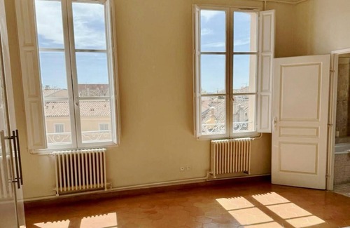 Mazarin Quarter Apartamento | Elegant Rare Historic Apt Aix Center w Air conditioning Elevator and Parking