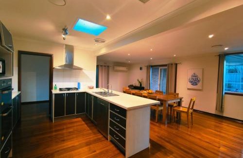 Bundoora Casa | Elegant Relaxing Retreat Awaits