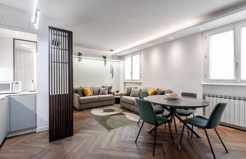 Porta Genova Apartamento | Elegant Renovated Penthouse in the Heart of Milan’s Vibrant Navigli District