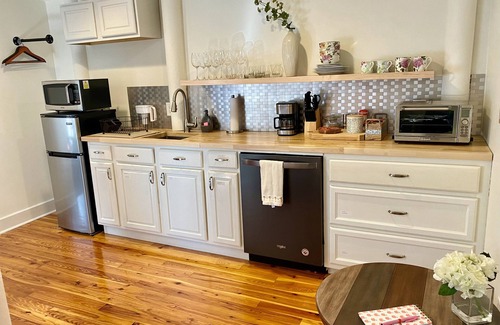 Historic Montford Apartamento | Elegant Retreat in Montford Victorian!
