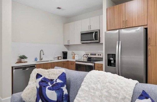 Sobro Apartamento | Elegant Retreat Walk to The Gulch & Broadway